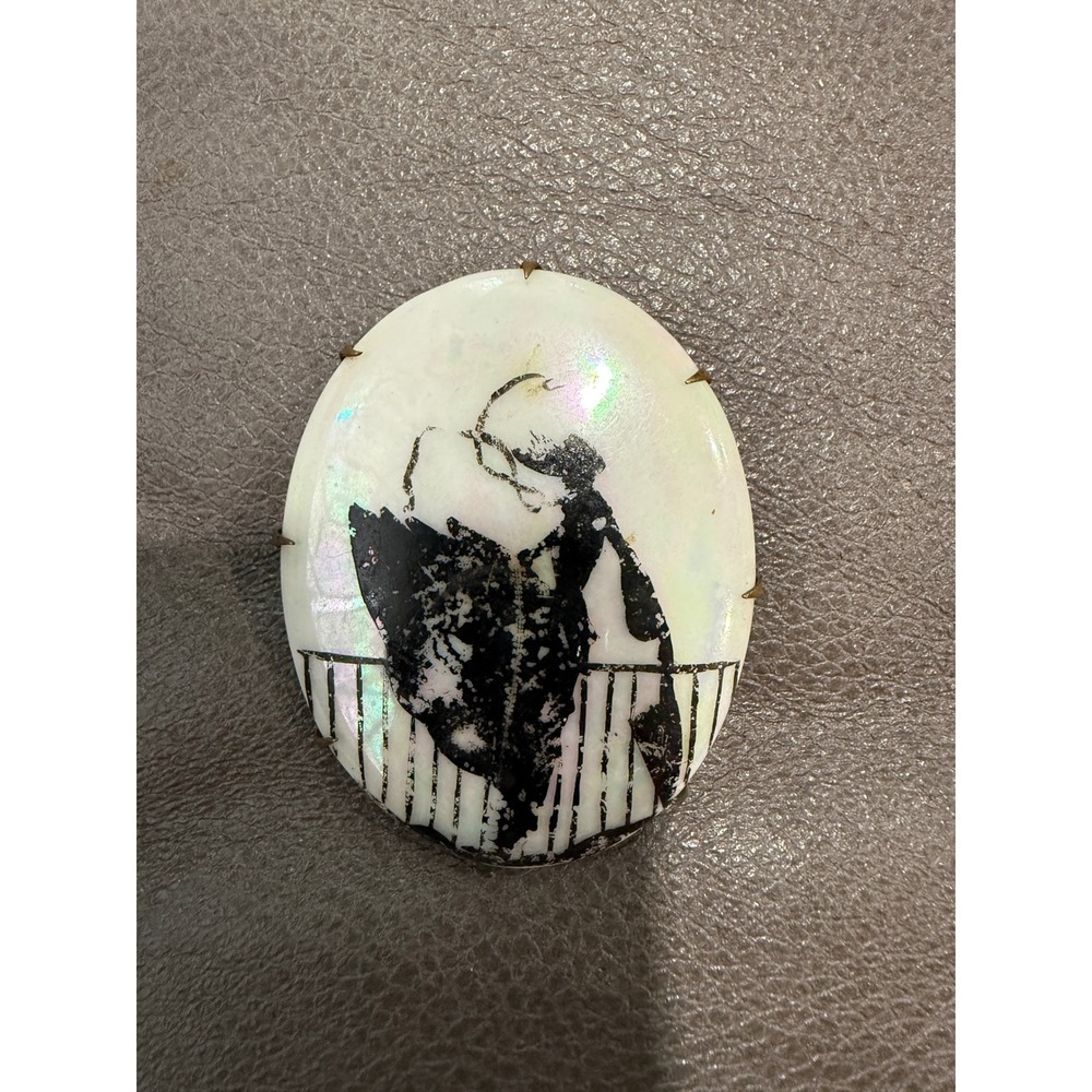 Vintage Oval Mother of Pearl Brooch with‎ Black Silhouette Design